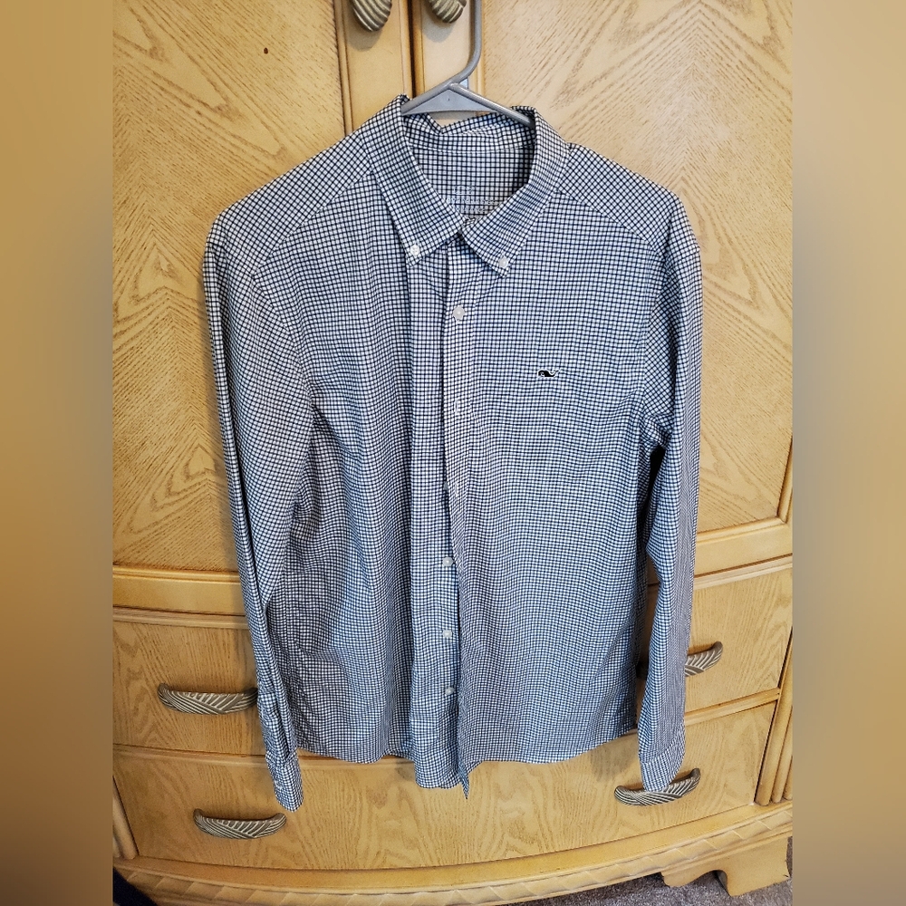 Vineyard Vines Men's Blue Checkered Shirt Size Medium Excellent Condition.